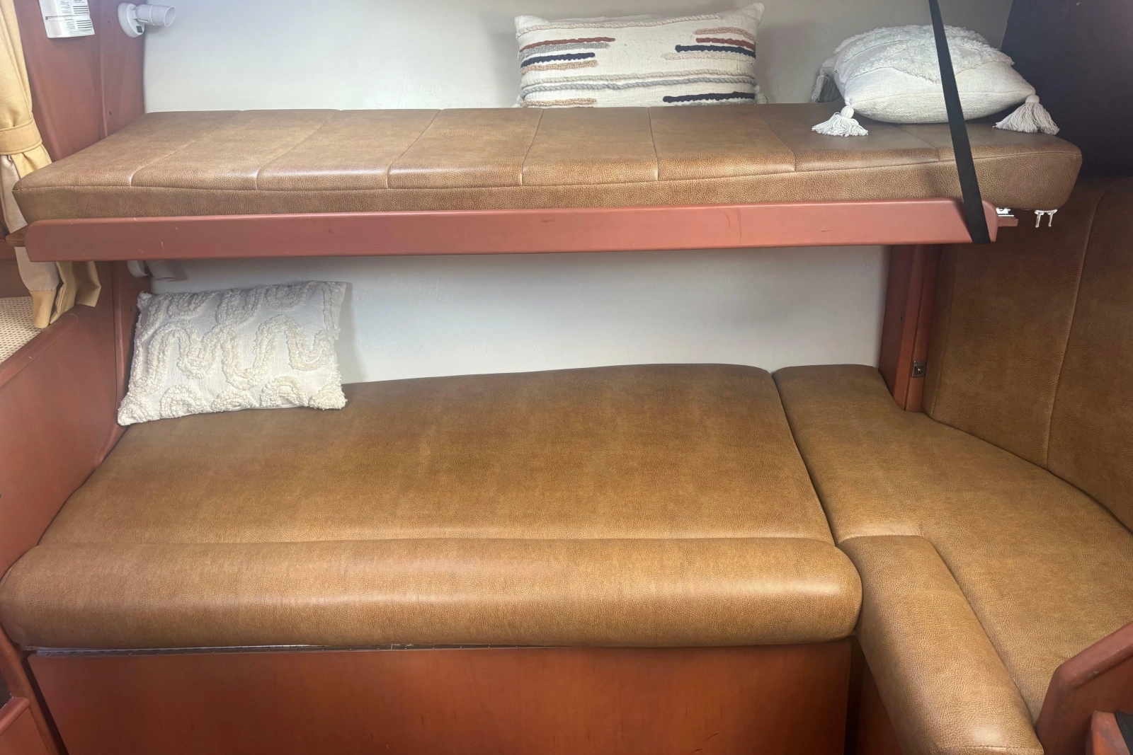 2004 Luhrs 32 Open