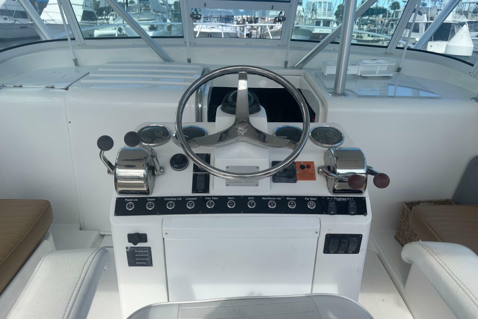 2004 Luhrs 32 Open