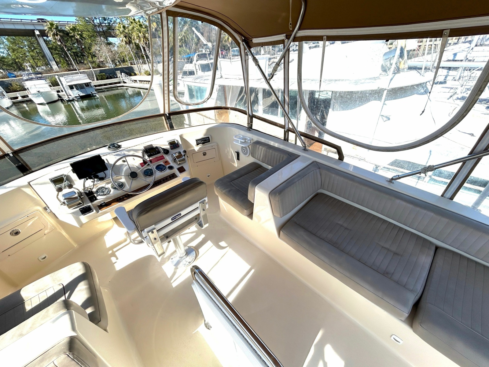 2004 Mainship 400 Trawler