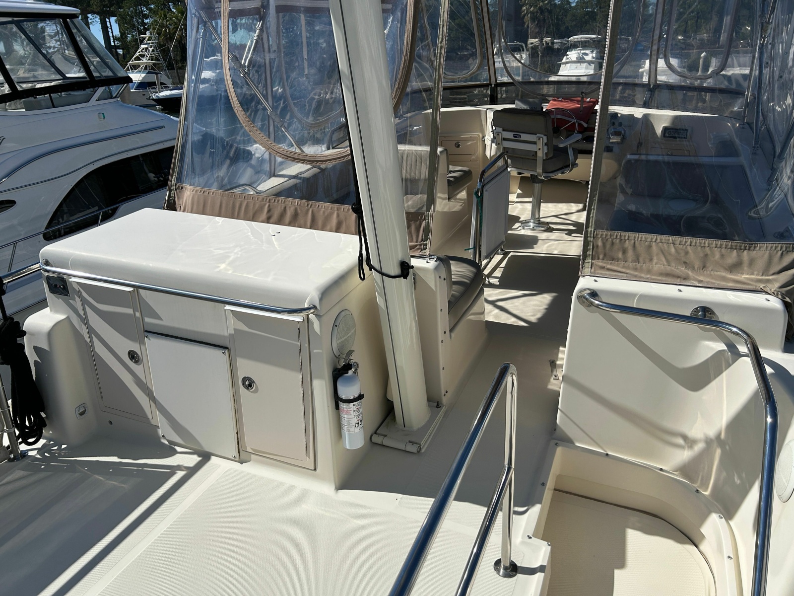 2004 Mainship 400 Trawler