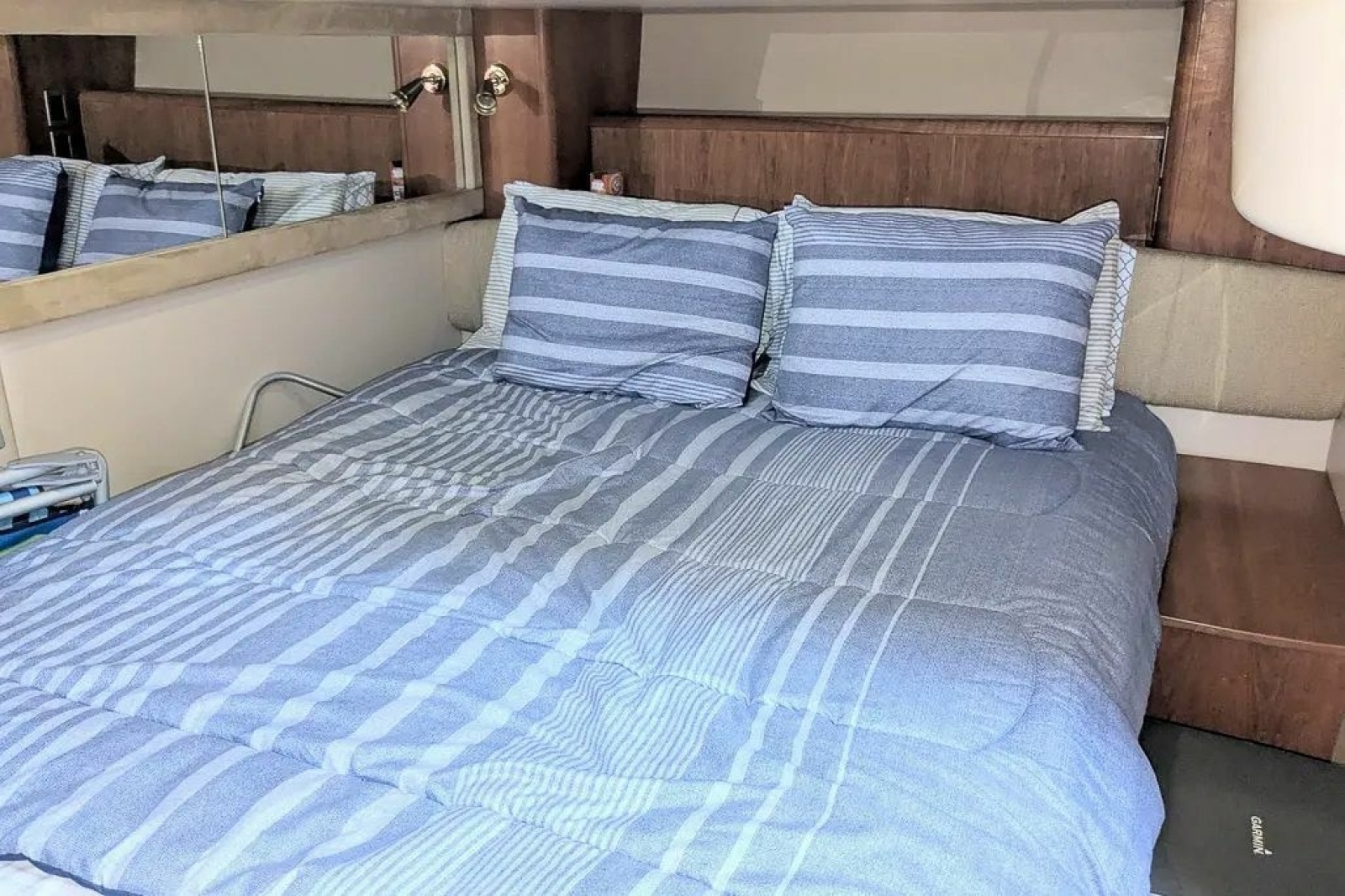 2004 Meridian 411 Sedan