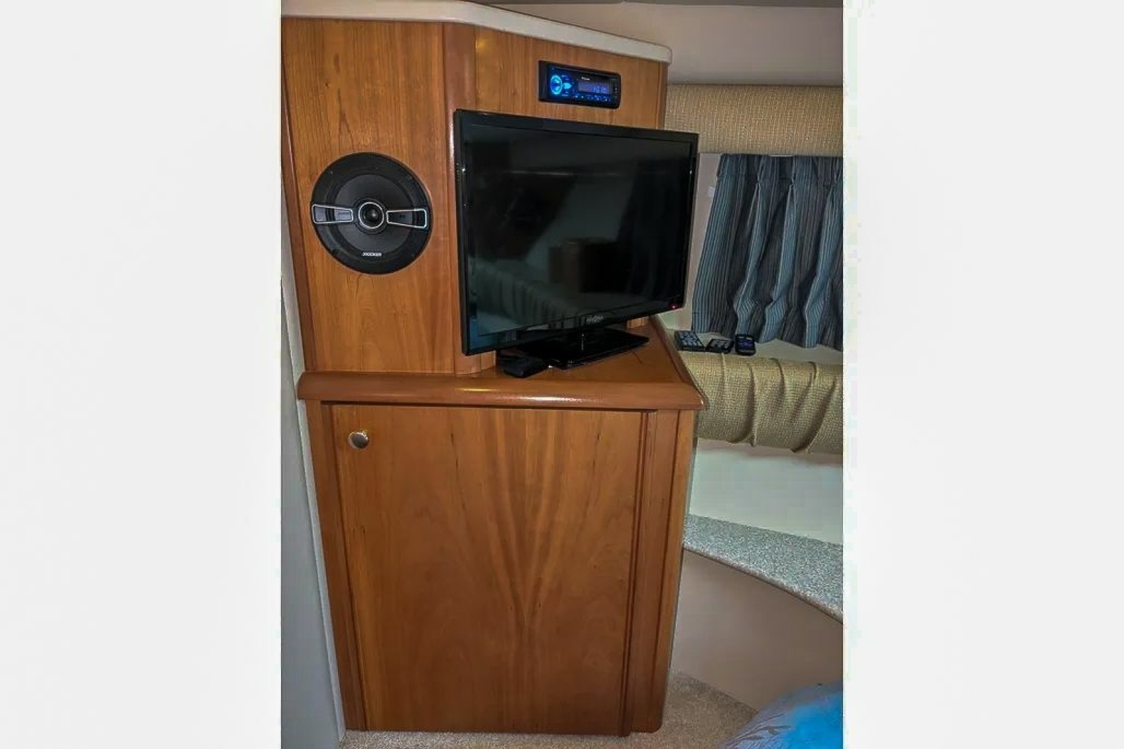 2004 Meridian 411 Sedan
