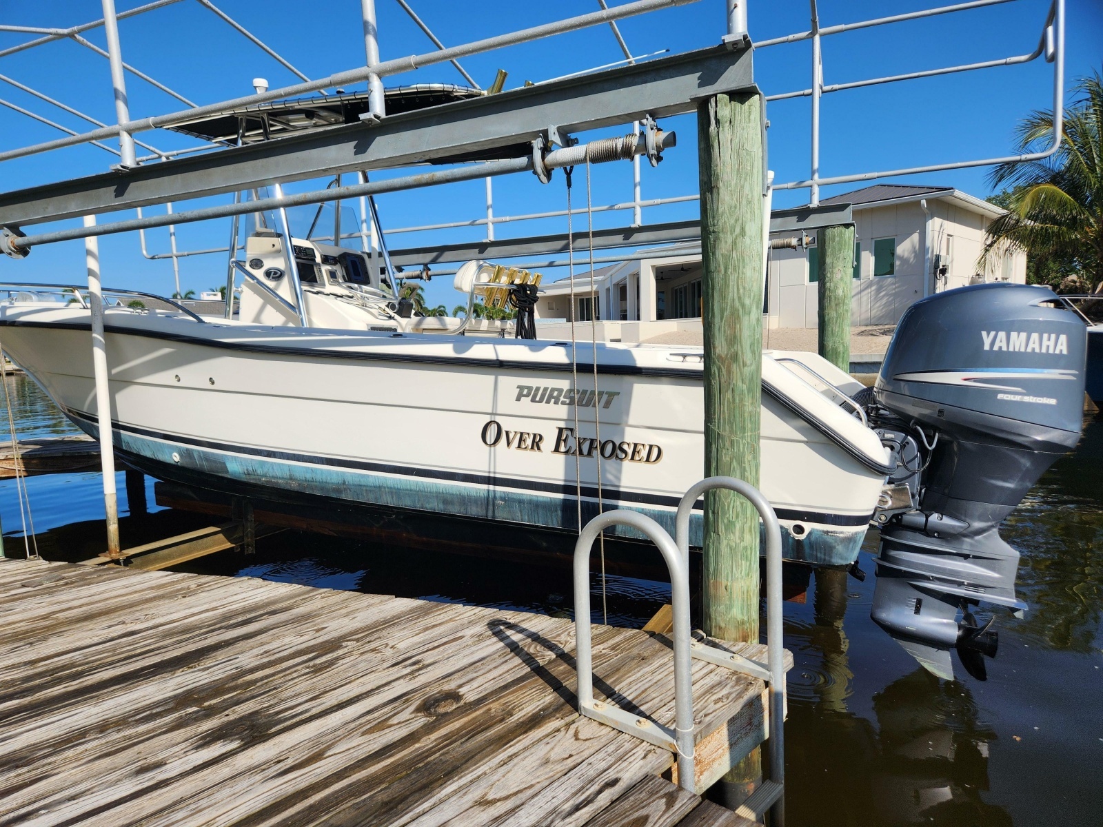 2004 Pursuit 2470 Center Console