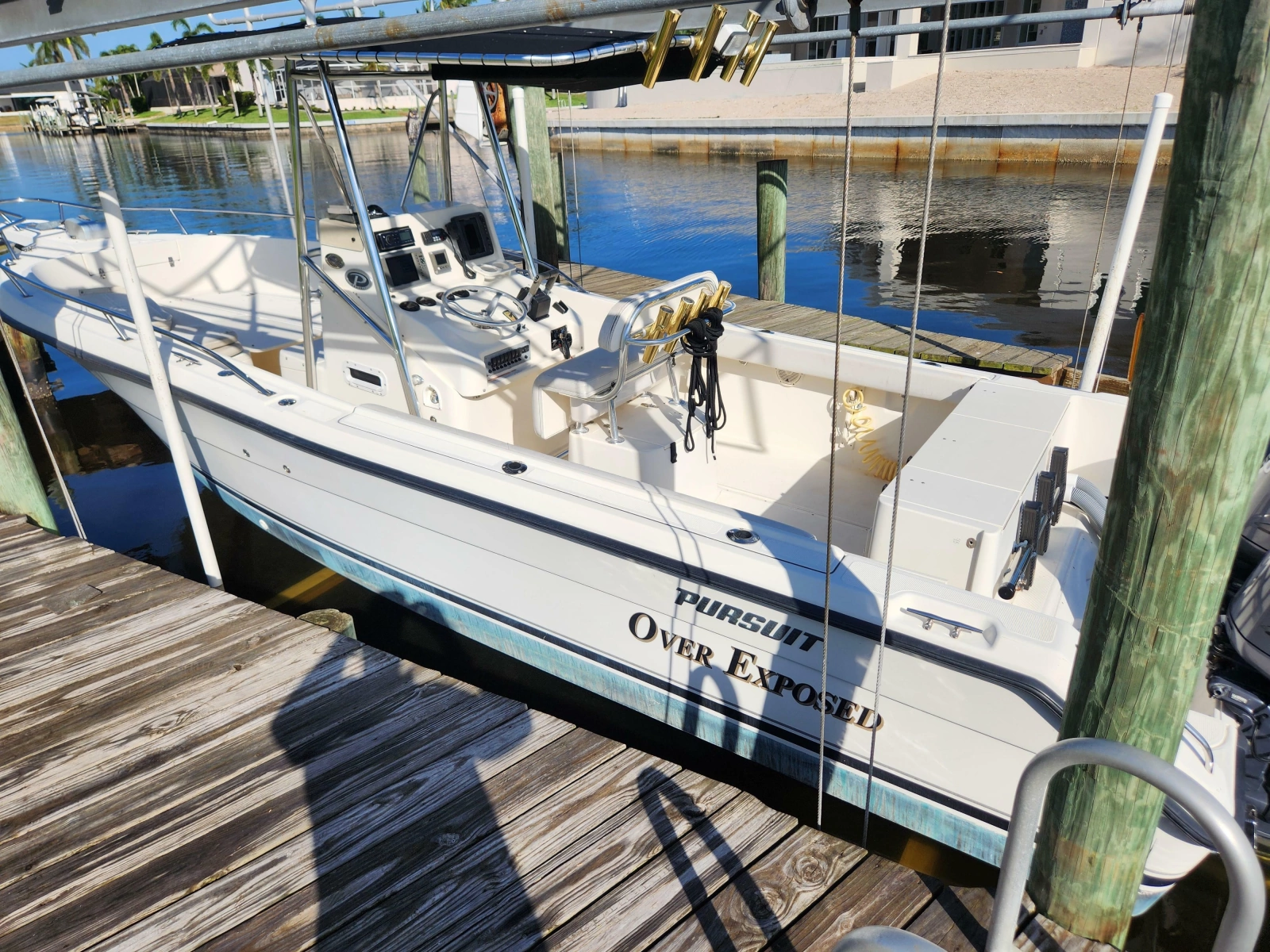 2004 Pursuit 2470 Center Console