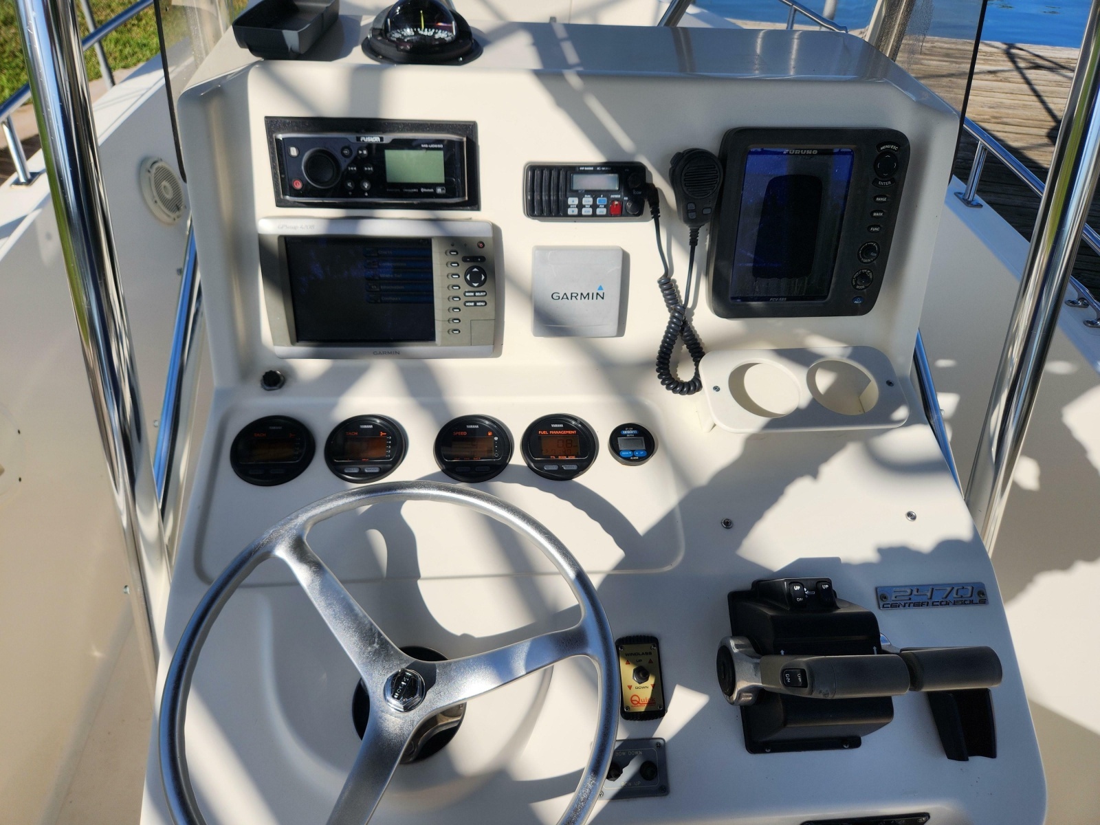 2004 Pursuit 2470 Center Console
