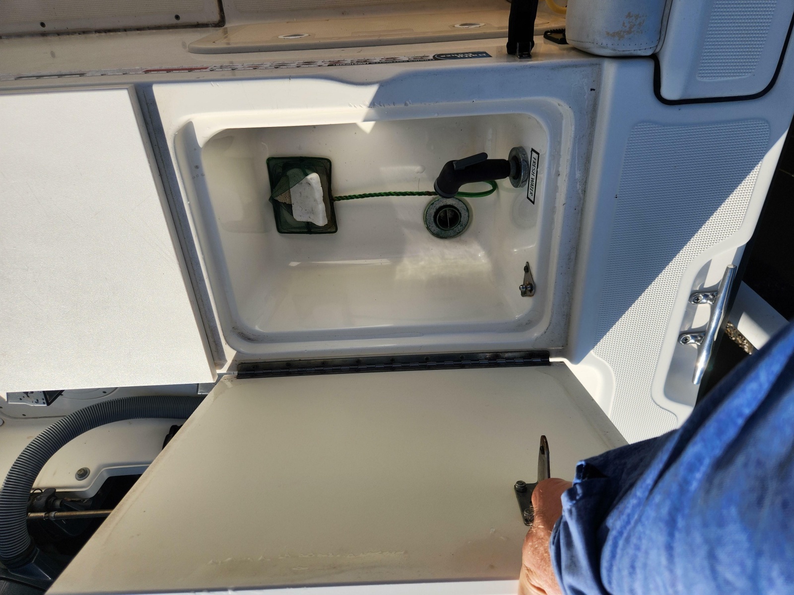 2004 Pursuit 2470 Center Console