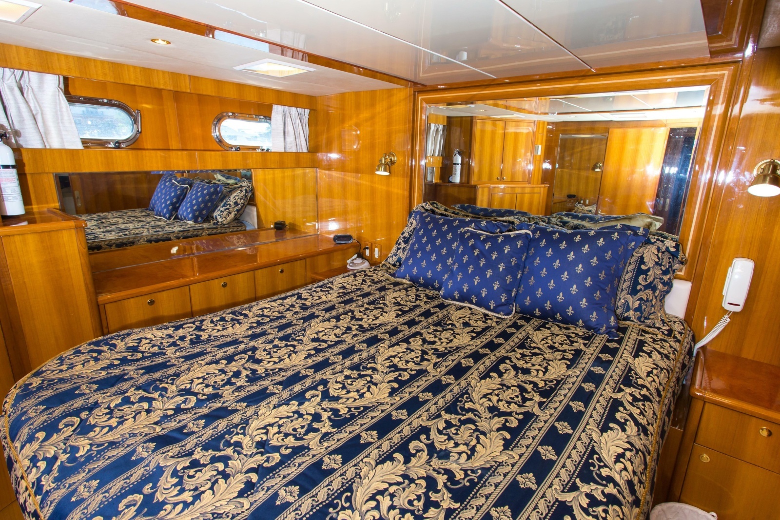 2003 Jefferson Pilothouse 57