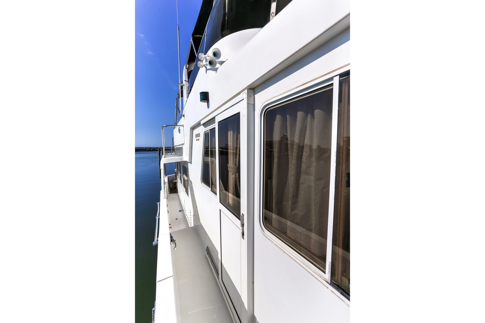 2003 Jefferson Pilothouse 57