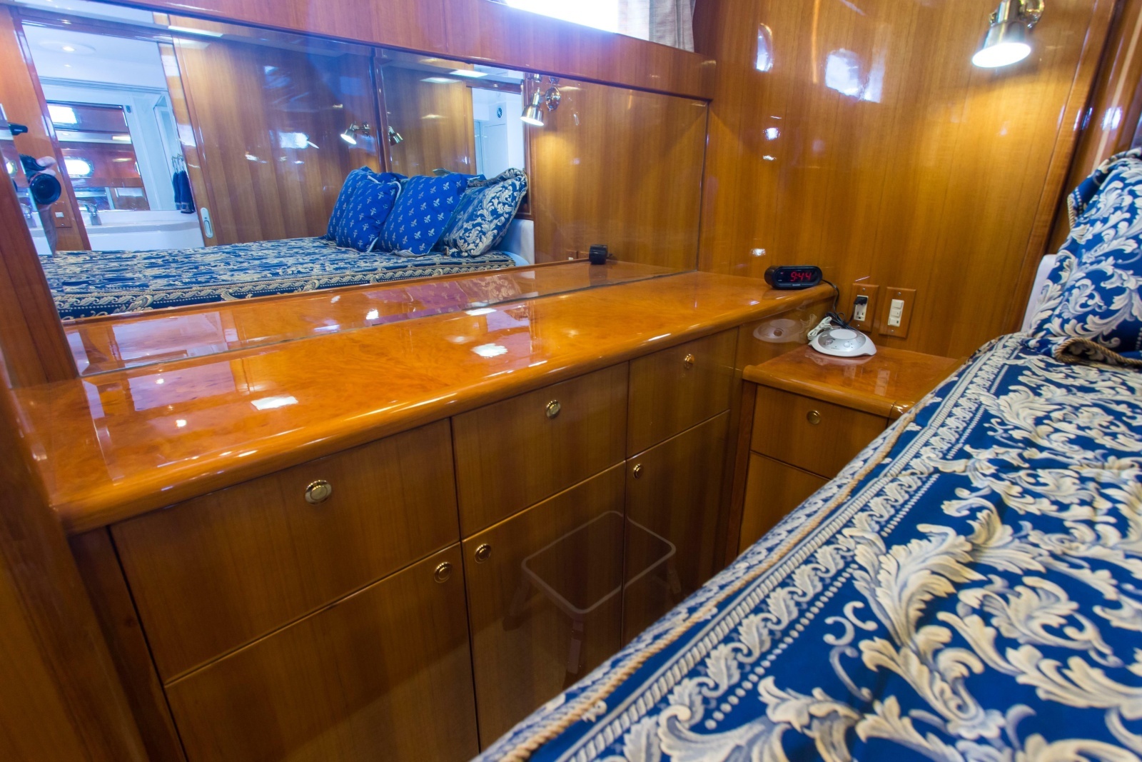 2003 Jefferson Pilothouse 57