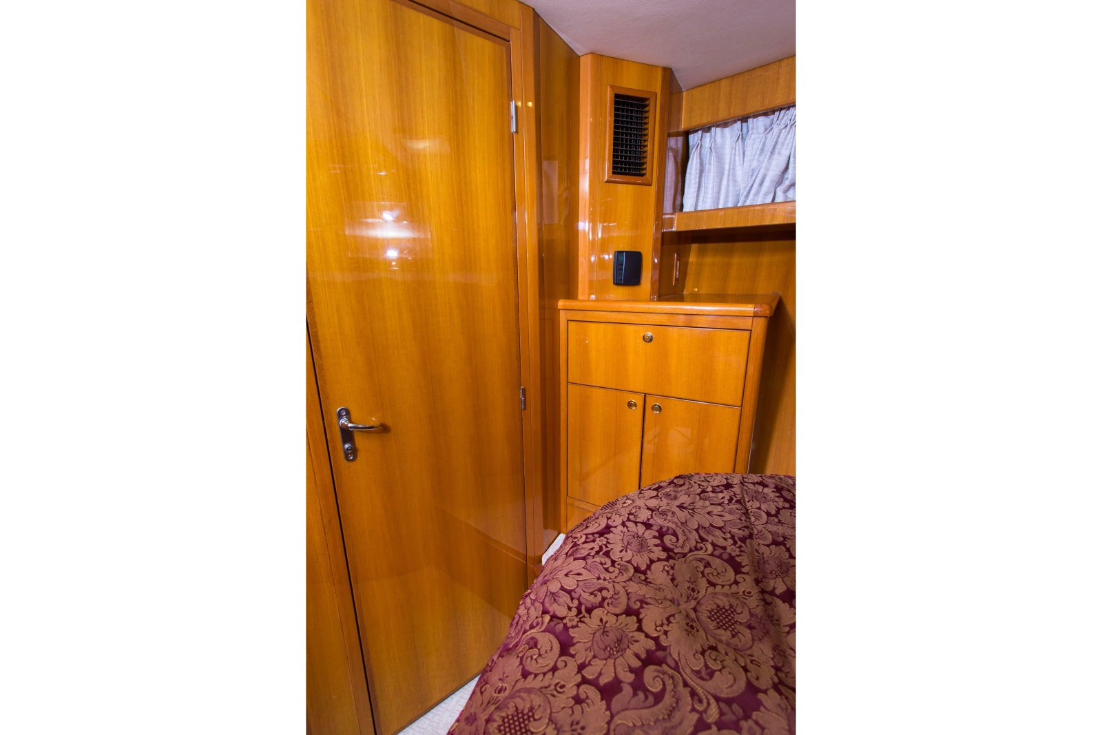 2003 Jefferson Pilothouse 57