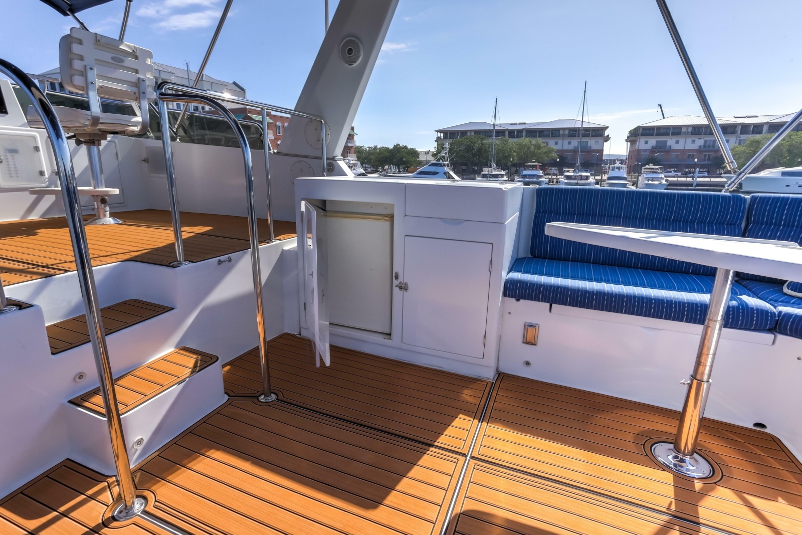 2003 Jefferson Pilothouse 57