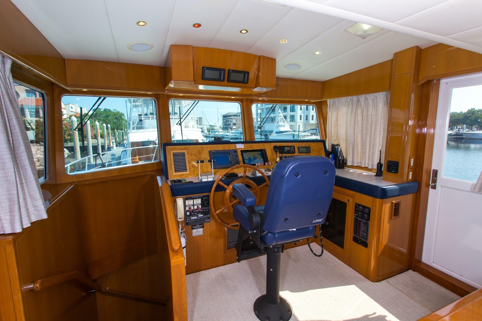 2003 Jefferson Pilothouse 57
