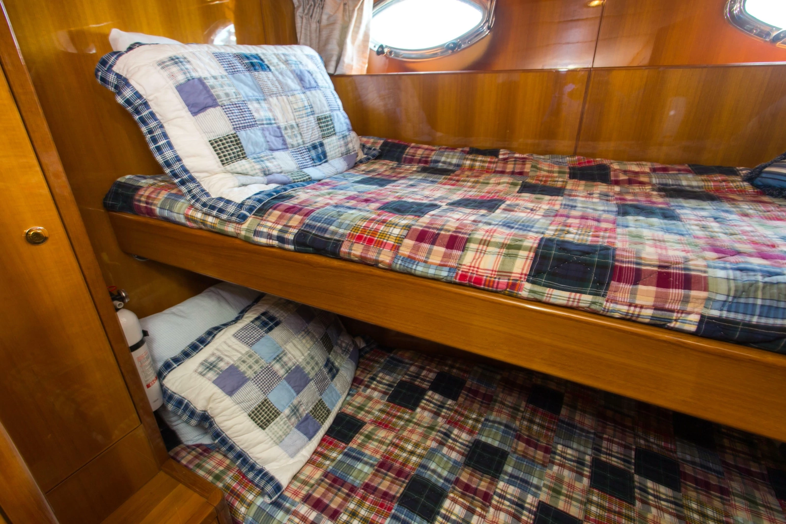 2003 Jefferson Pilothouse 57