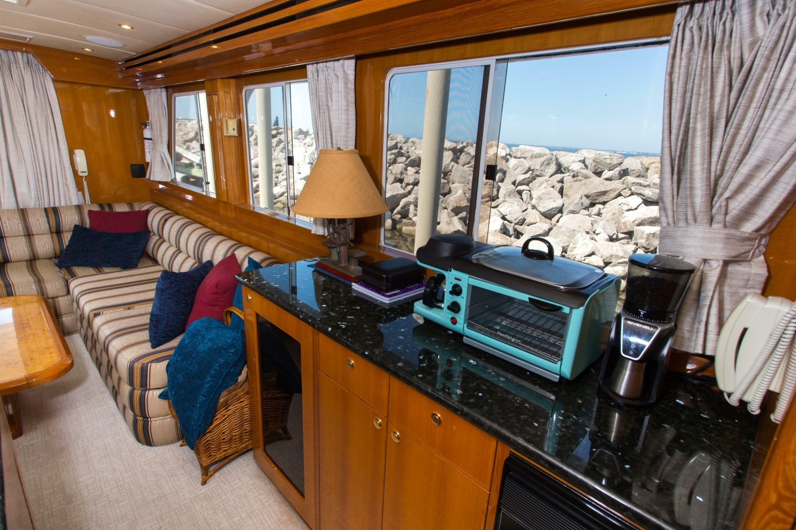 2003 Jefferson Pilothouse 57