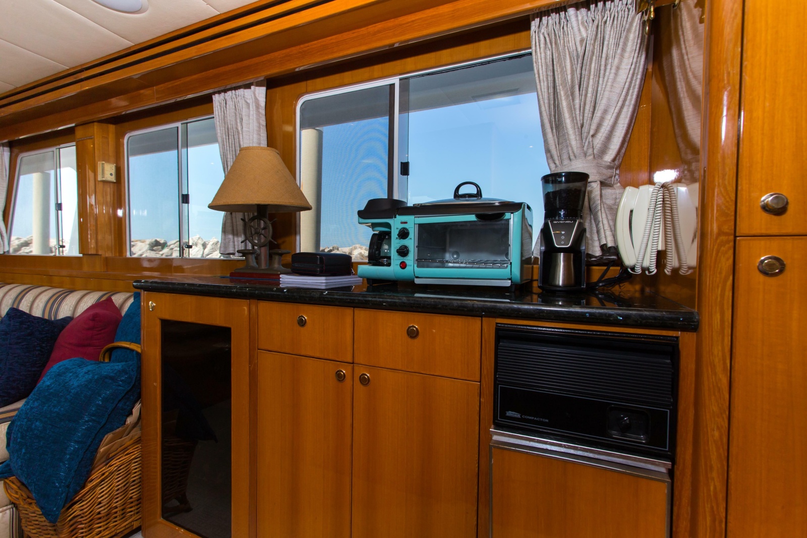 2003 Jefferson Pilothouse 57