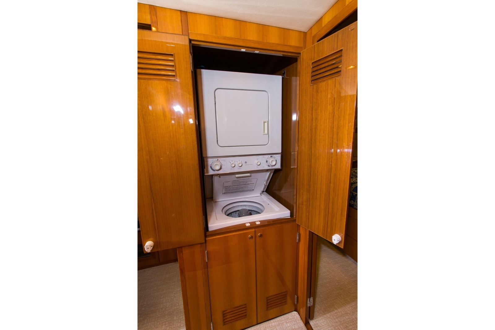 2003 Jefferson Pilothouse 57