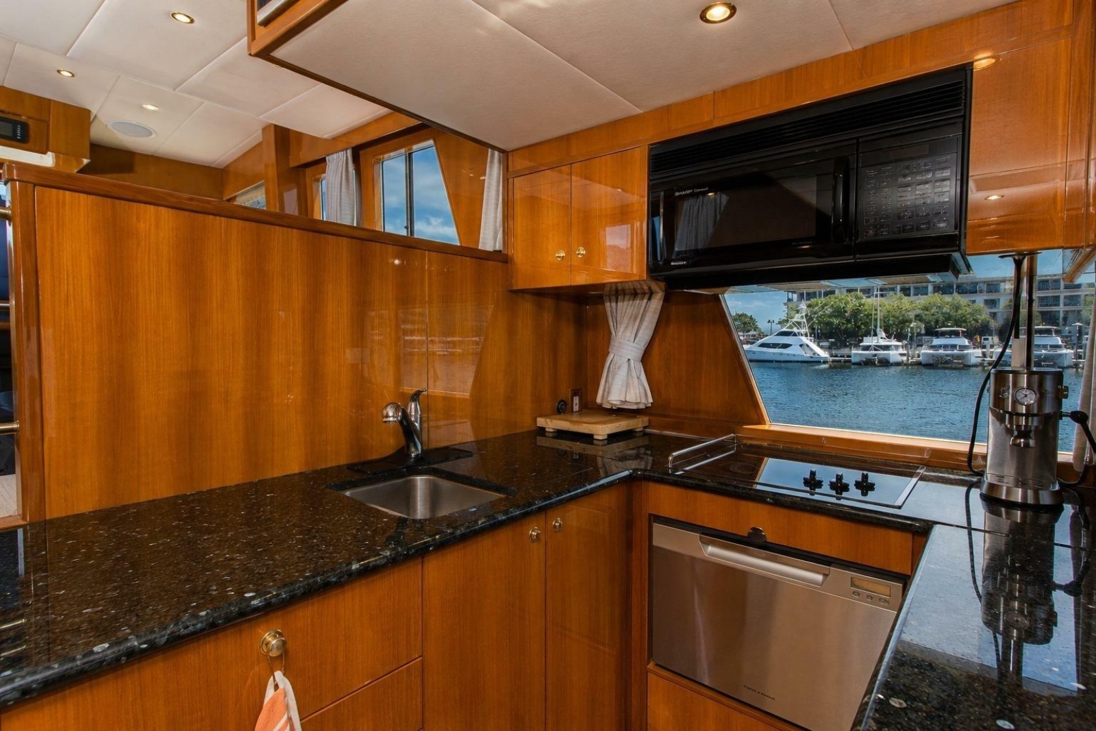 2003 Jefferson Pilothouse 57