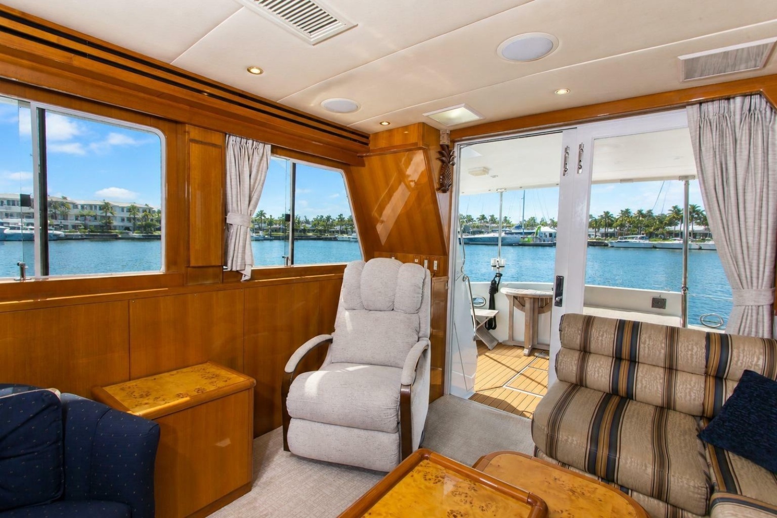 2003 Jefferson Pilothouse 57