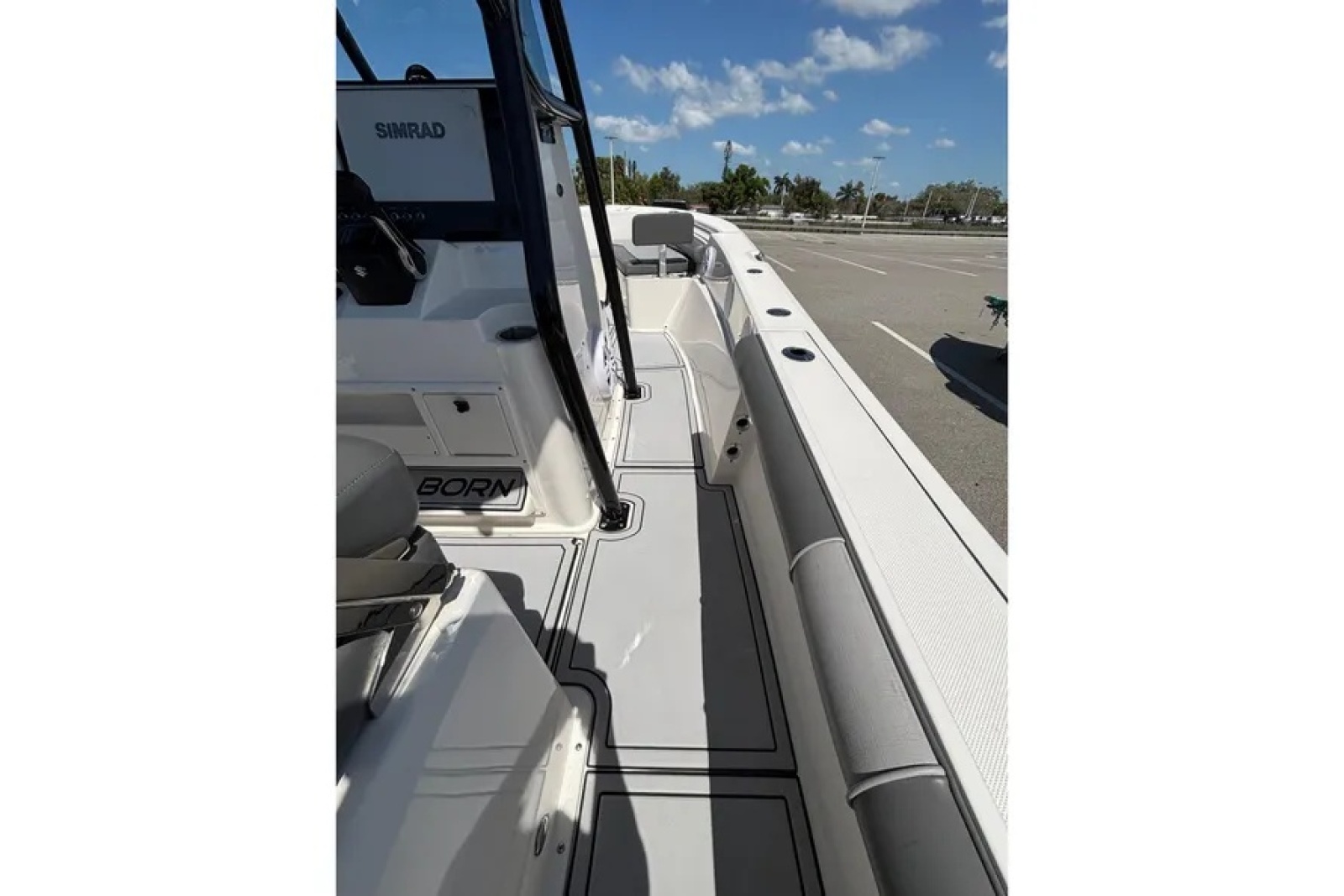 2023 Sea Born LX24 Center Console