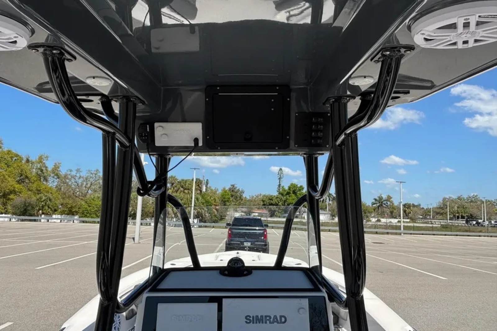 2023 Sea Born LX24 Center Console
