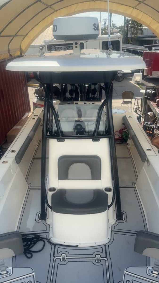 2023 Sea Born LX24 Center Console