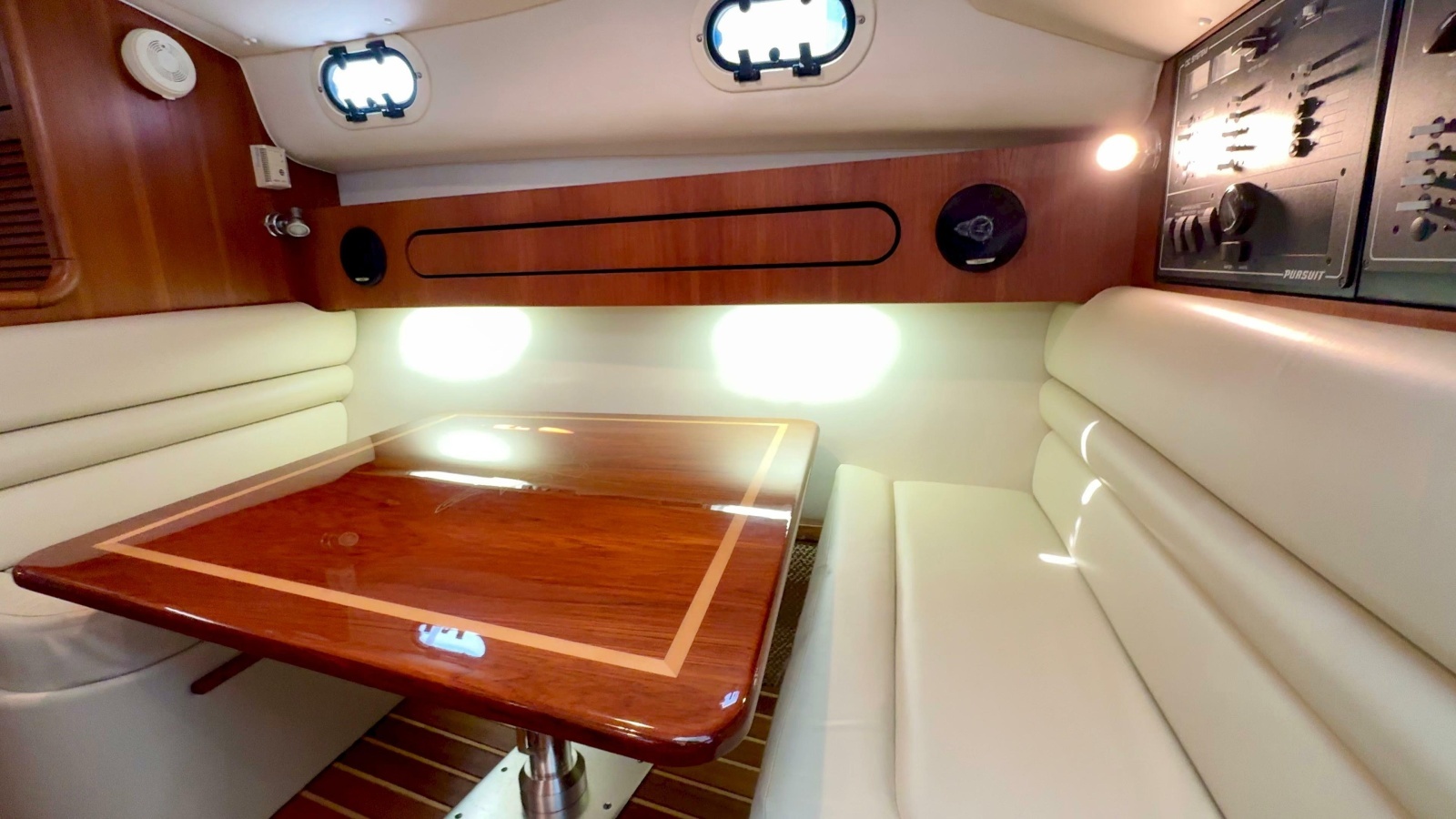 2003 Pursuit 3400 Express