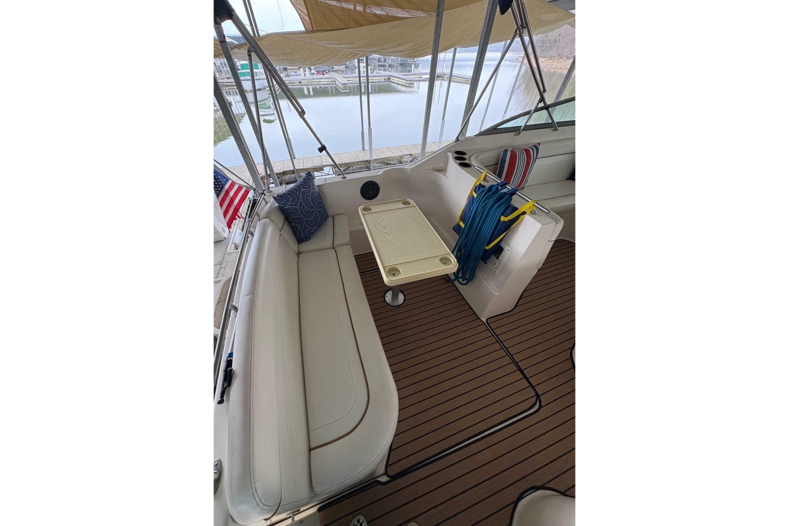 2003 Rinker Fiesta Vee 270