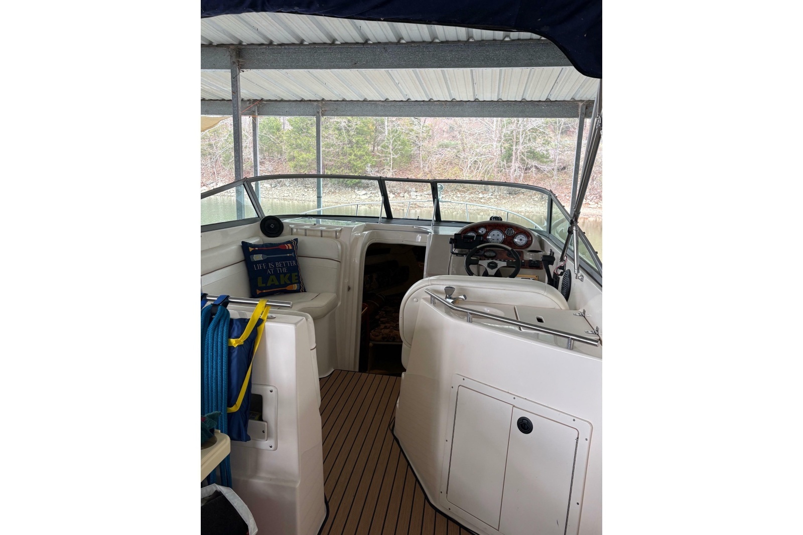 2003 Rinker Fiesta Vee 270