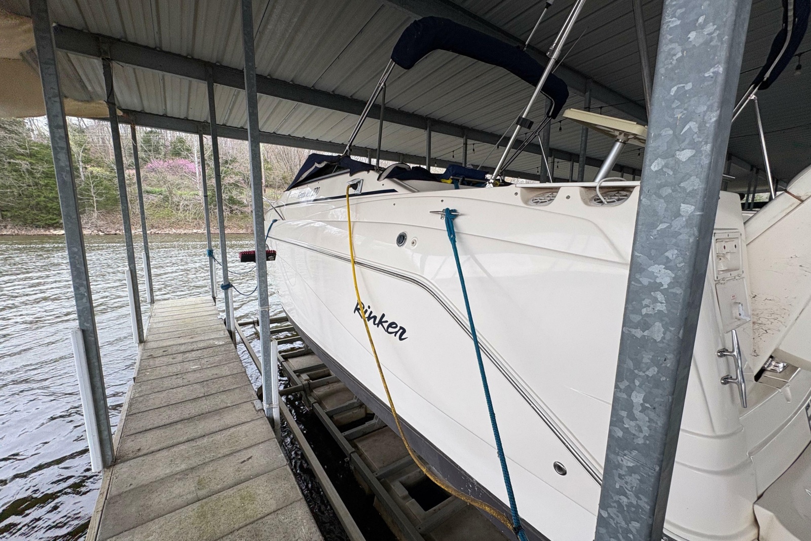 2003 Rinker Fiesta Vee 270
