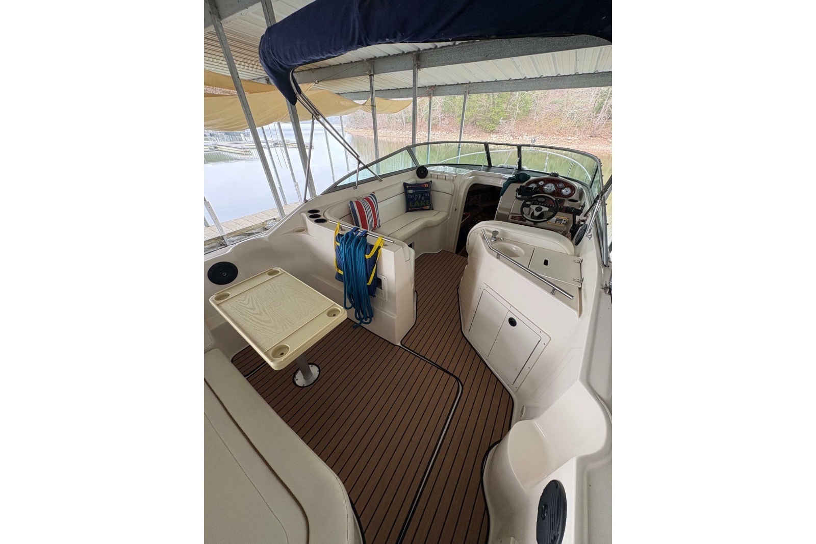 2003 Rinker Fiesta Vee 270