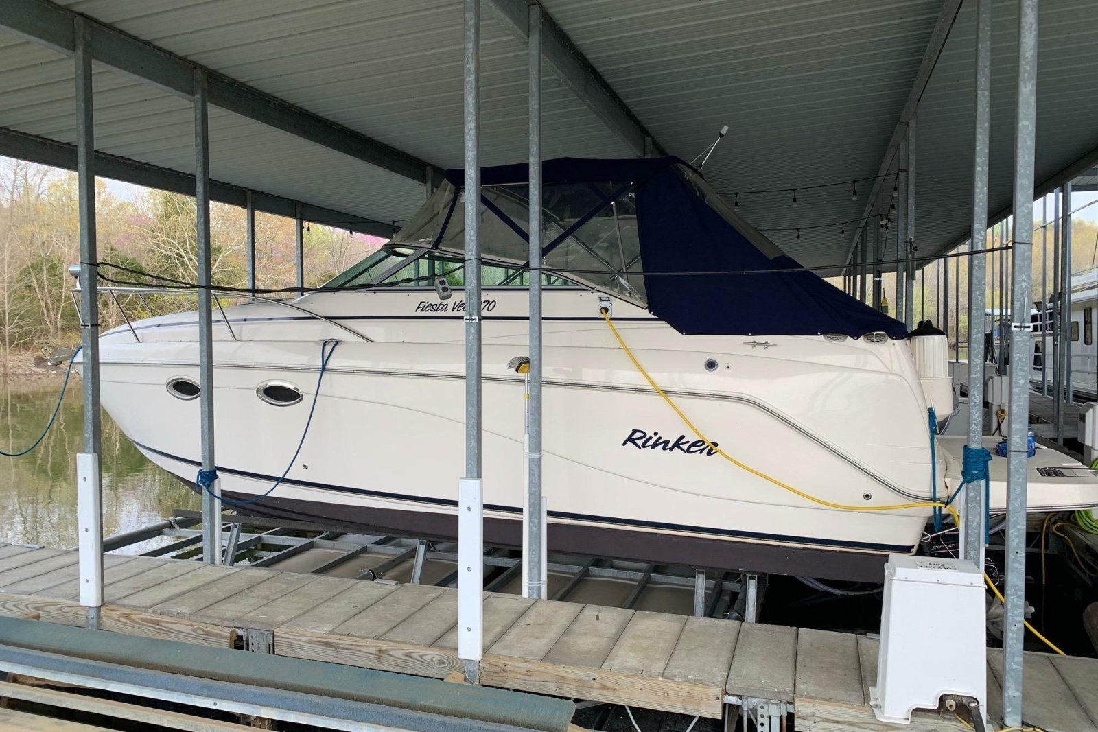 2003 Rinker Fiesta Vee 270