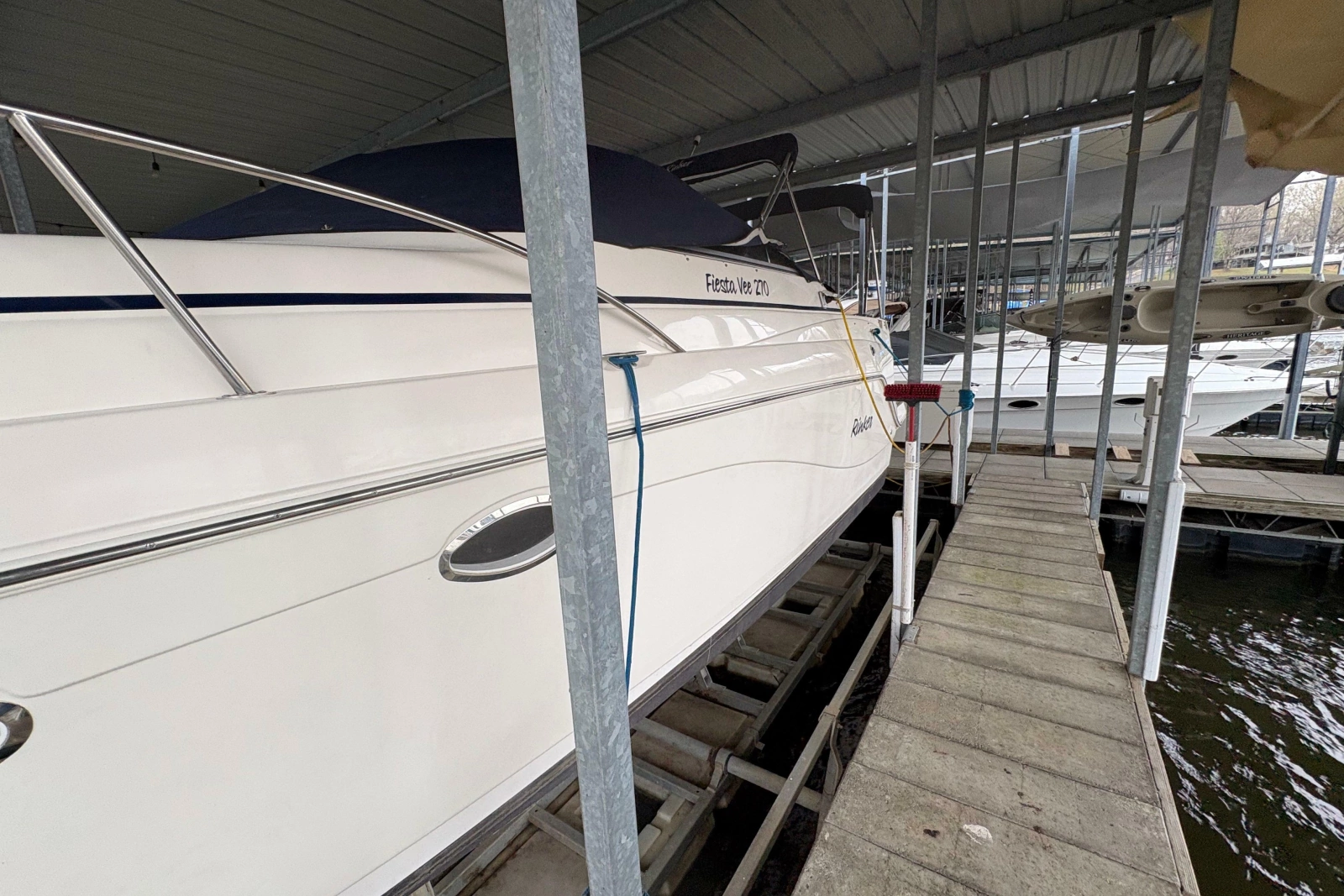 2003 Rinker Fiesta Vee 270