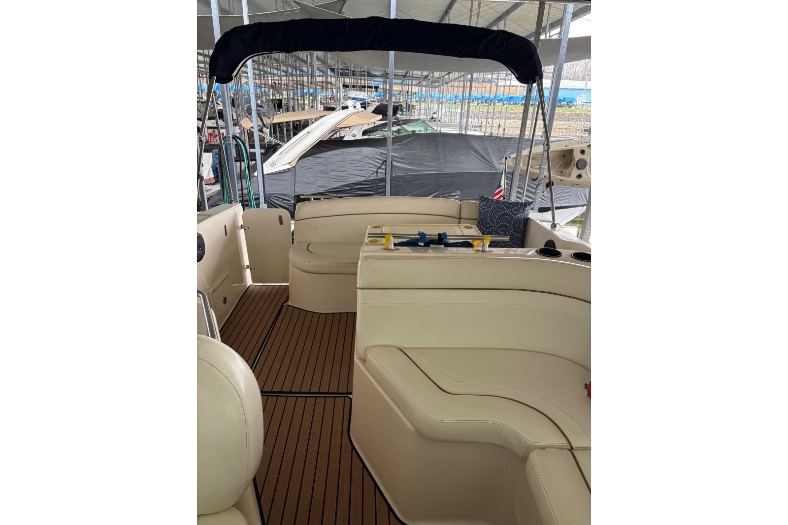 2003 Rinker Fiesta Vee 270