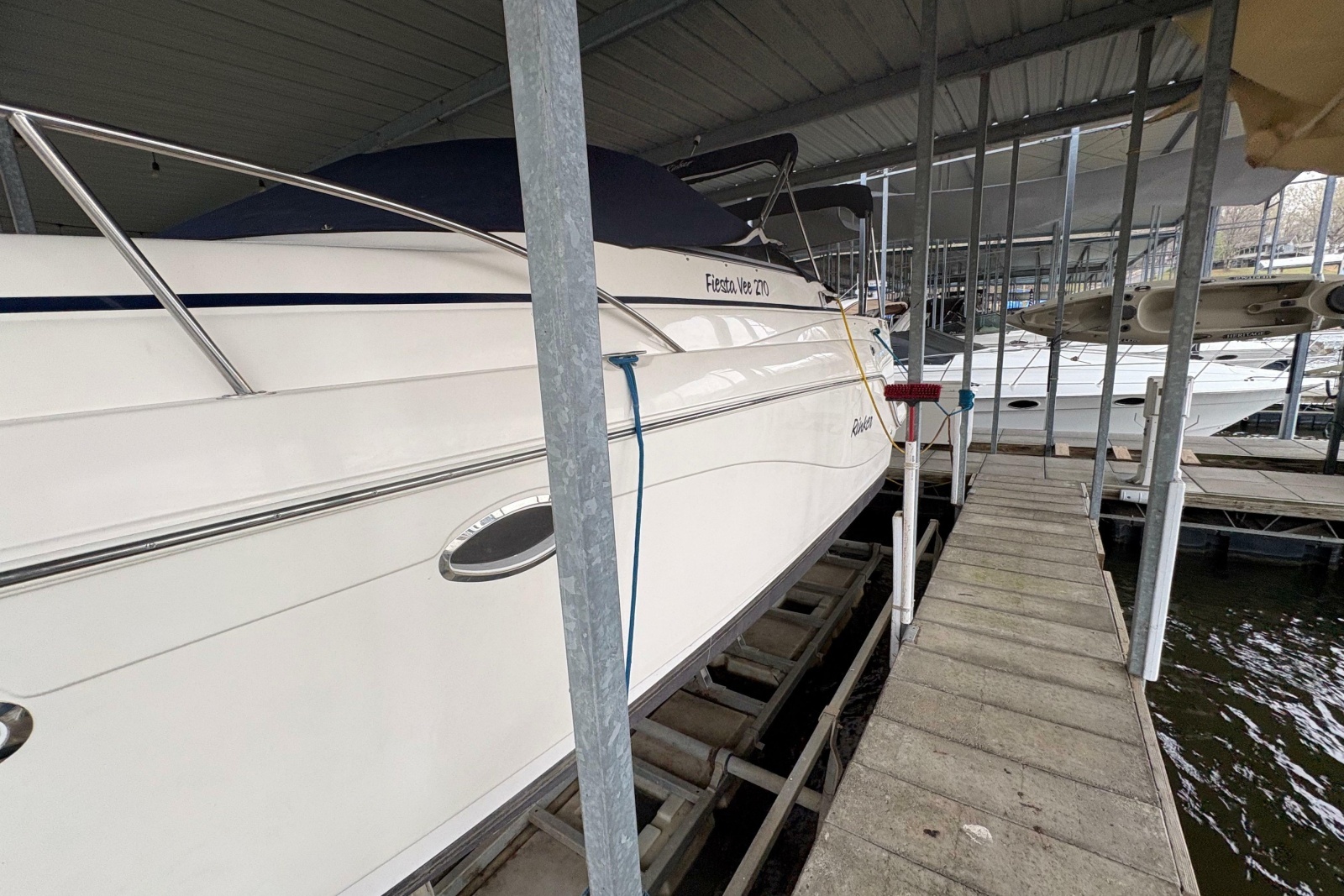 2003 Rinker Fiesta Vee 270