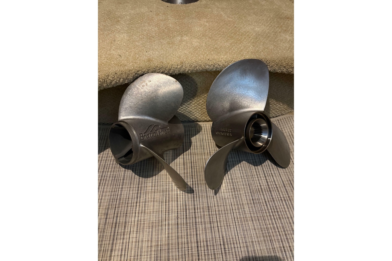 2003 Rinker Fiesta Vee 270
