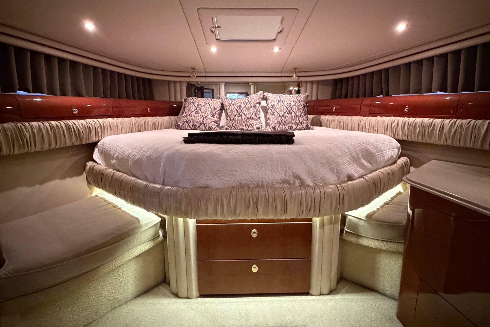 2003 Sea Ray 560 Sedan Bridge
