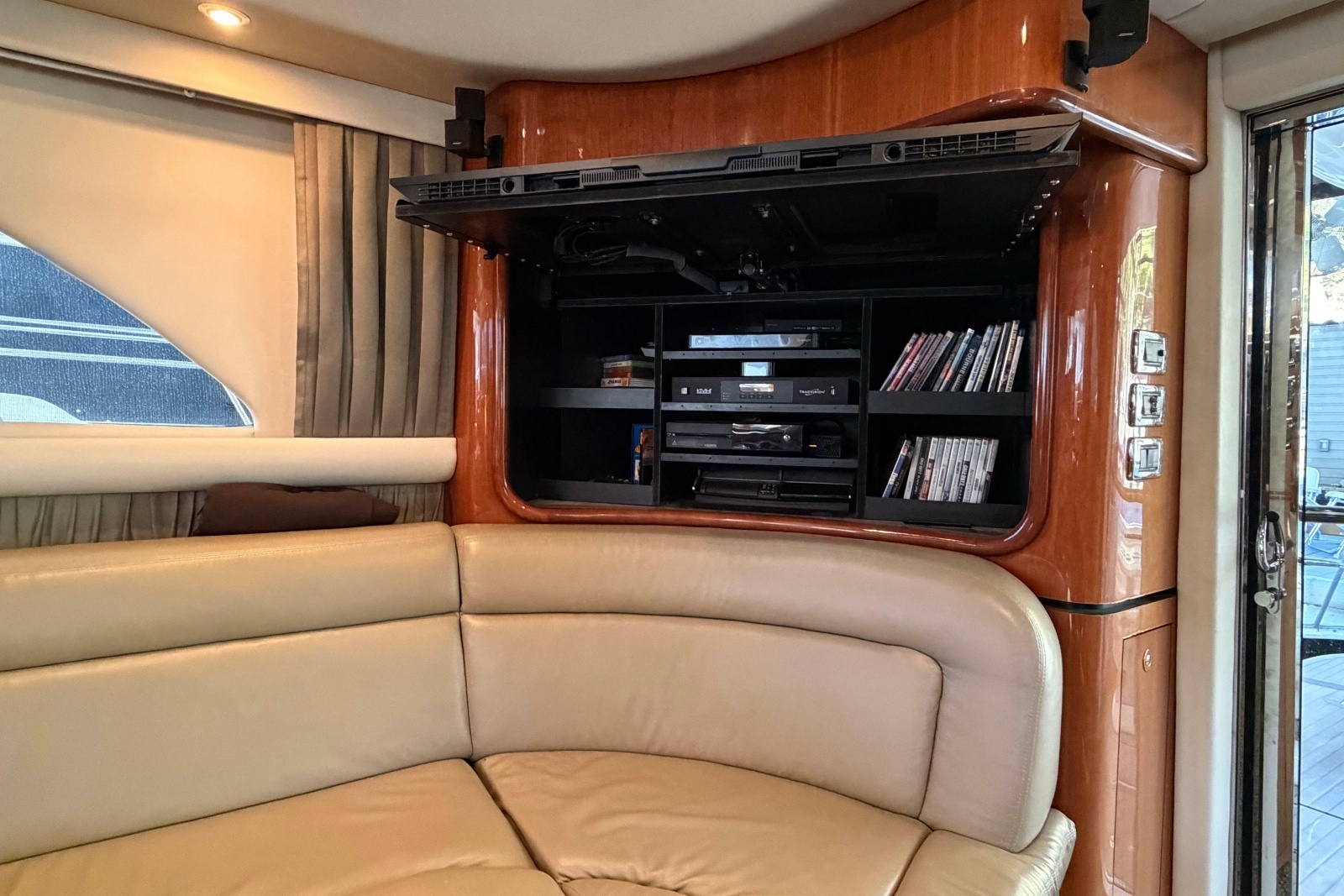 2003 Sea Ray 560 Sedan Bridge