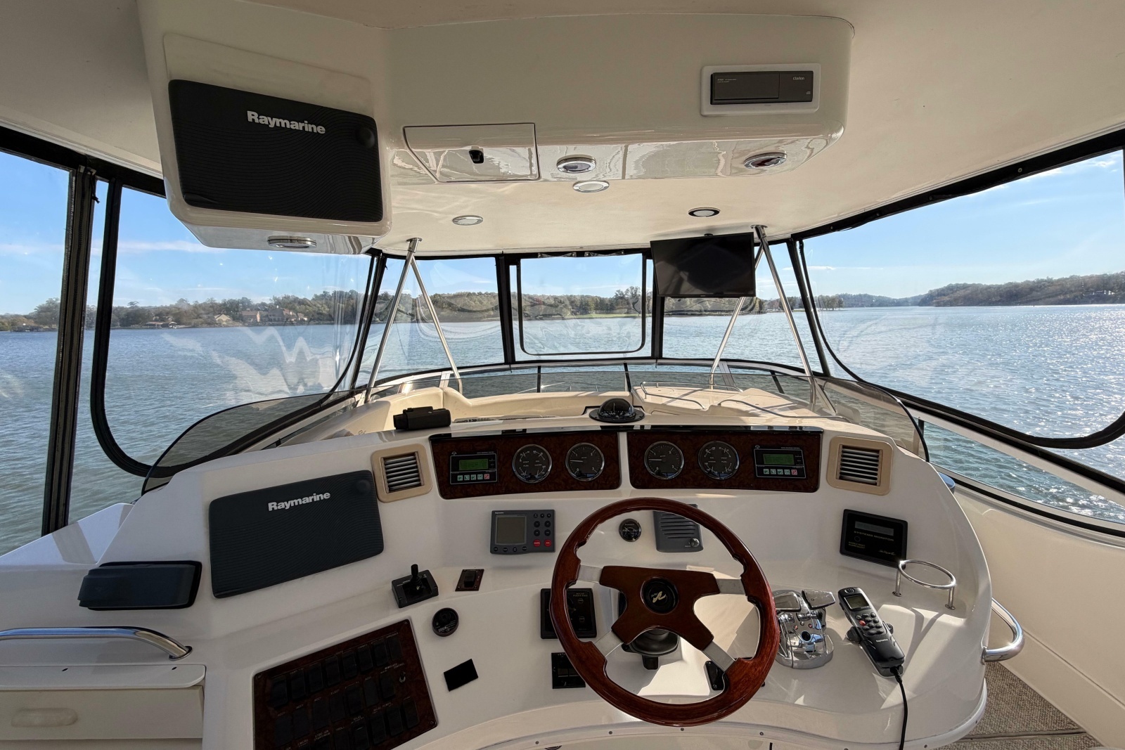 2003 Sea Ray 560 Sedan Bridge