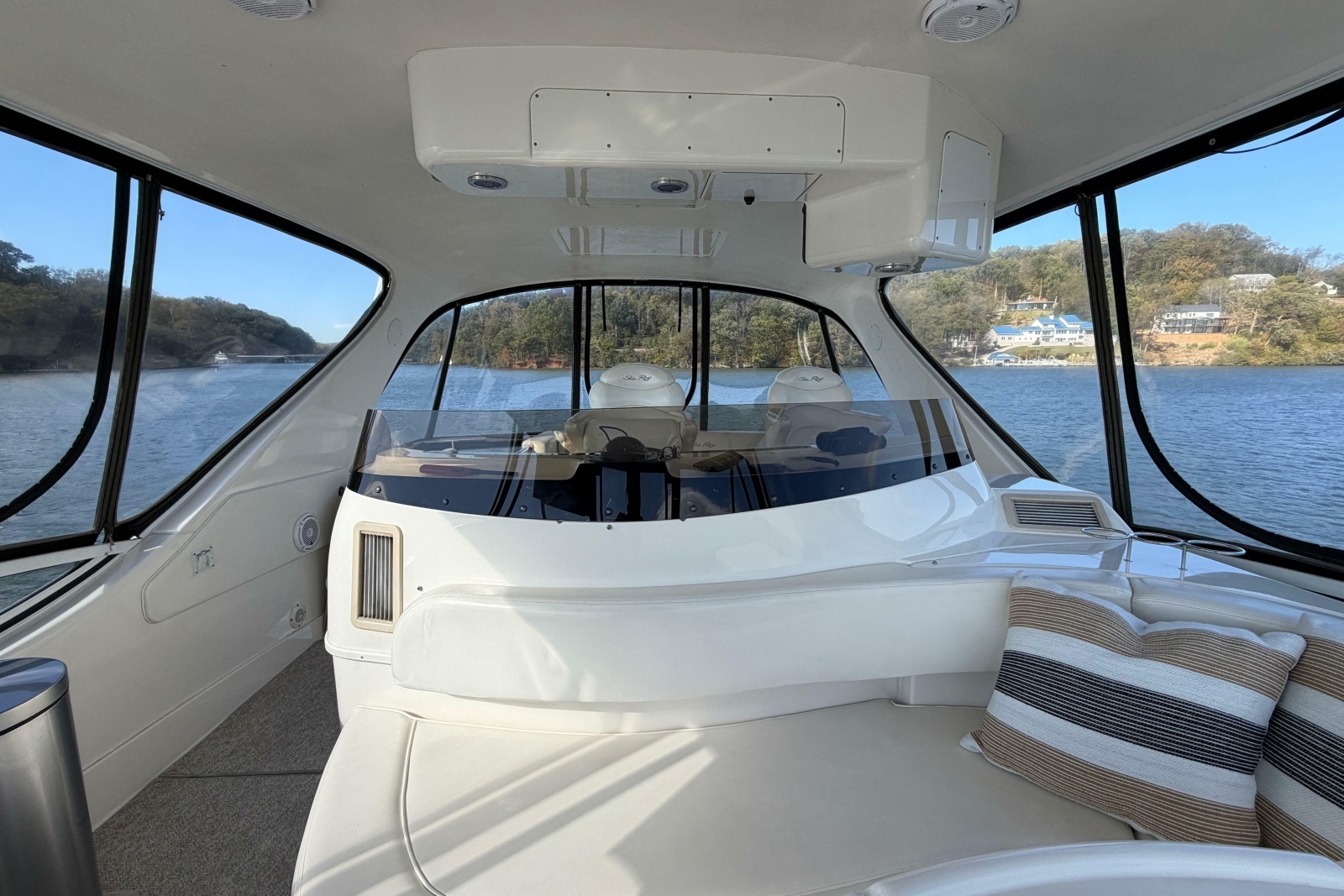 2003 Sea Ray 560 Sedan Bridge
