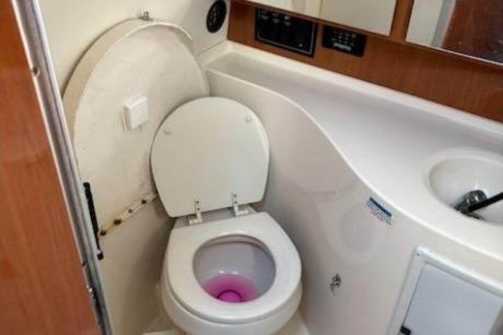 2003 Wellcraft 330 Coastal