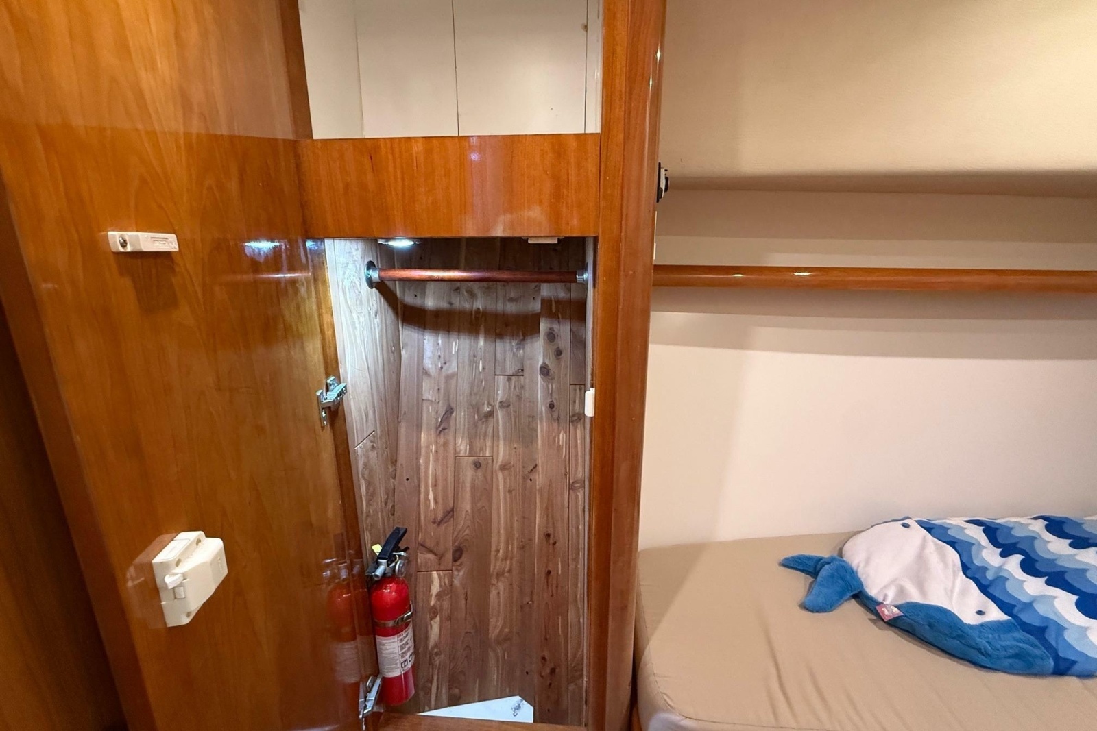 2002 Bertram 390 Convertible