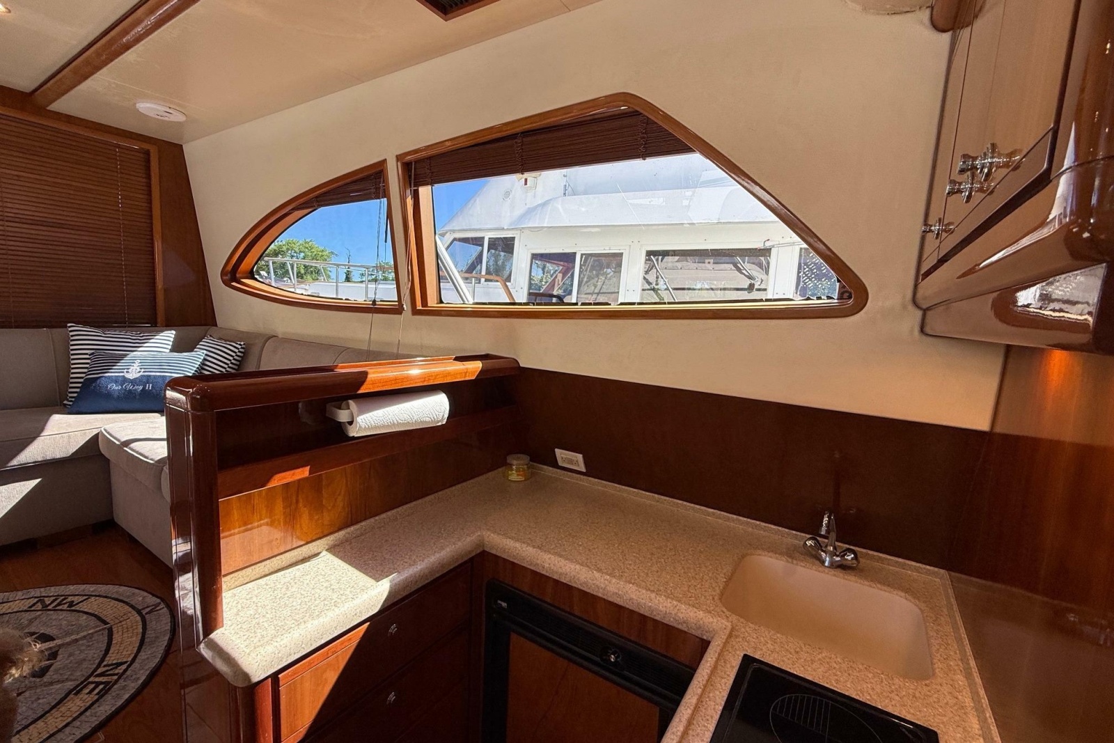 2002 Bertram 390 Convertible