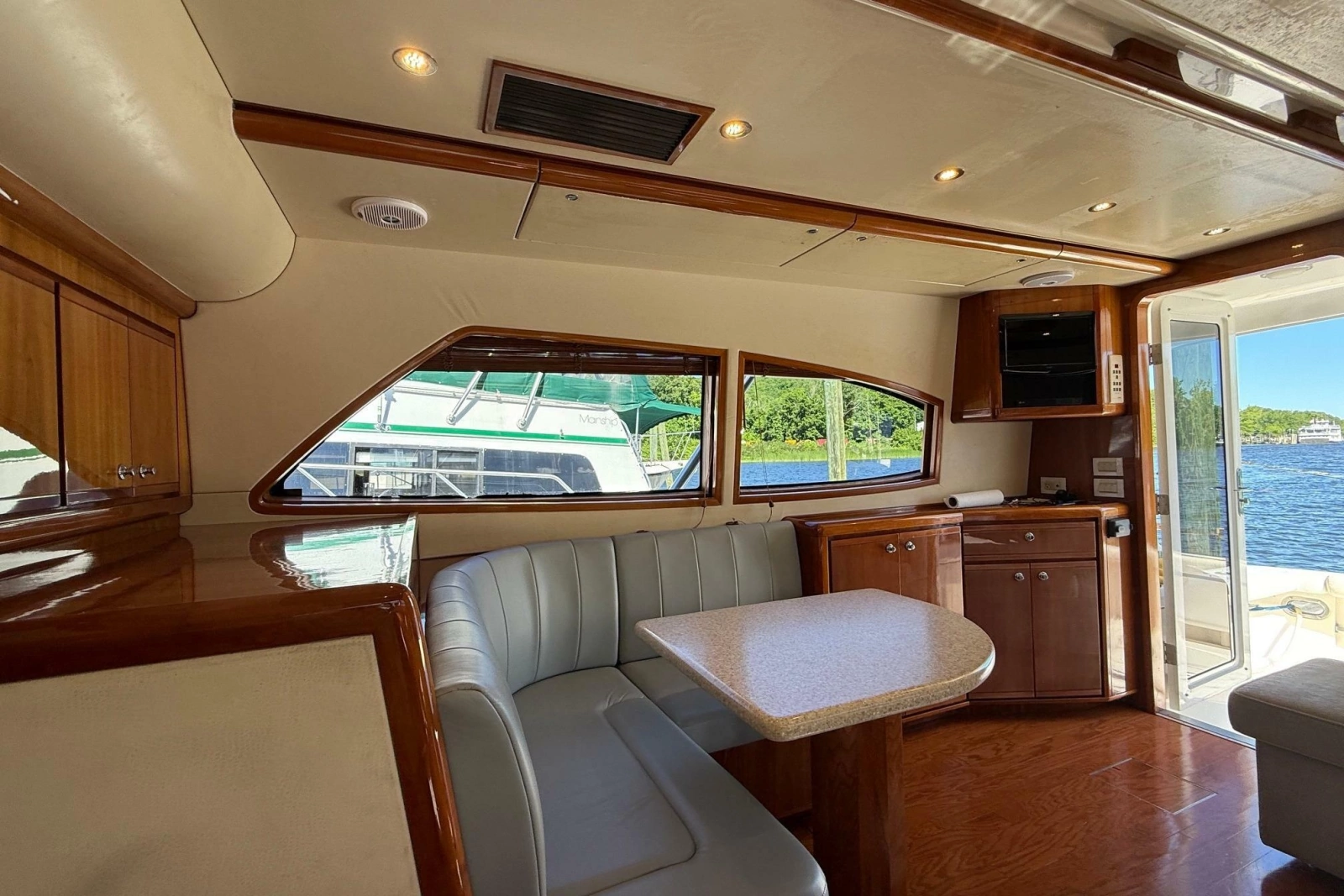 2002 Bertram 390 Convertible