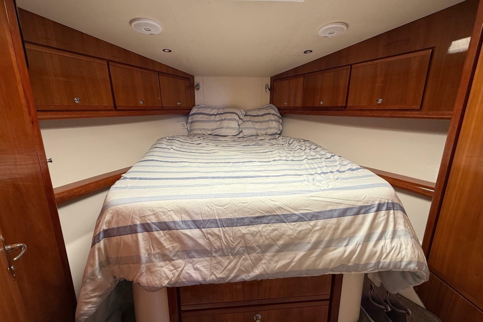 2002 Bertram 390 Convertible