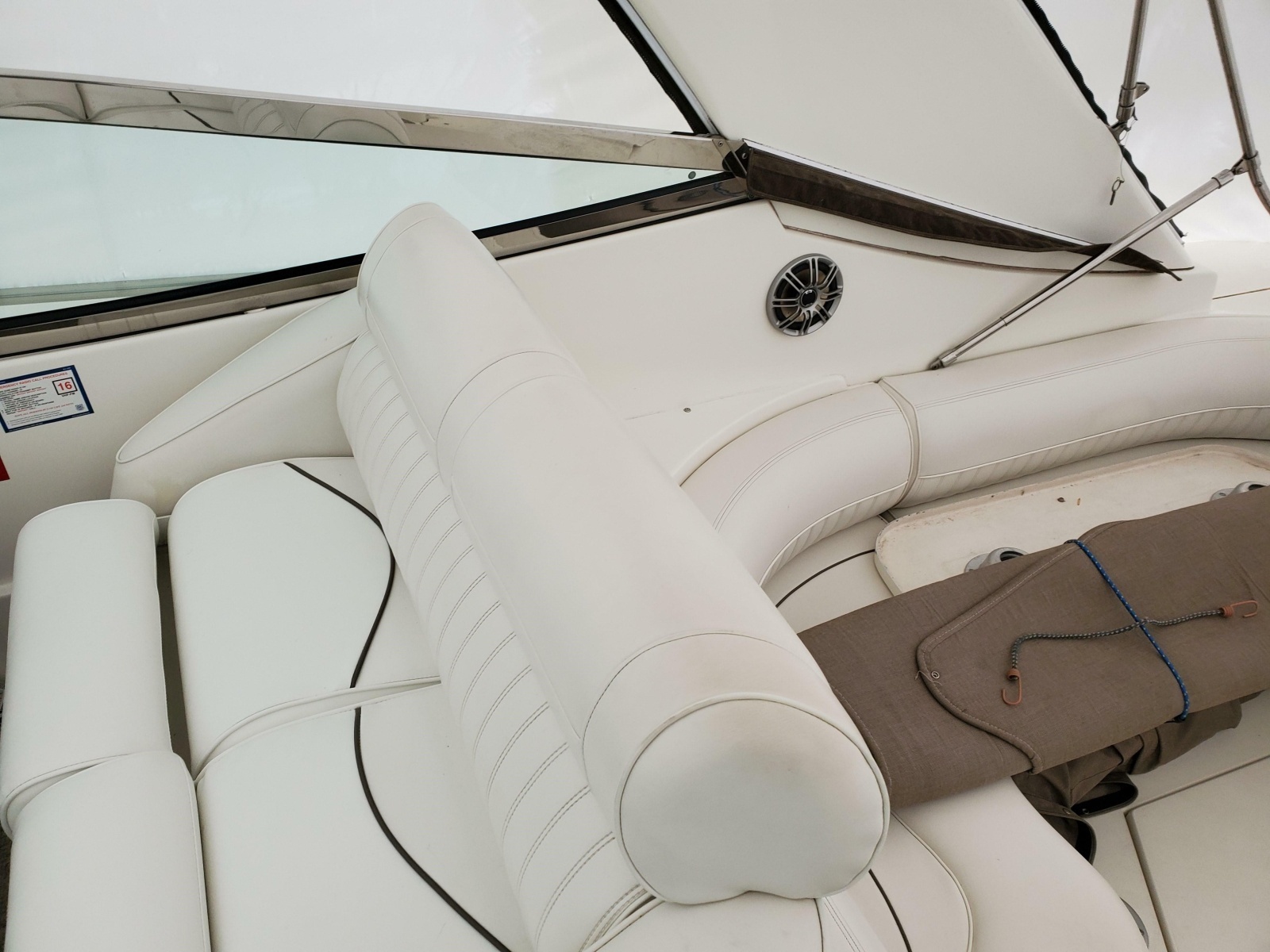 2002 Cruisers Yachts 4270 Express