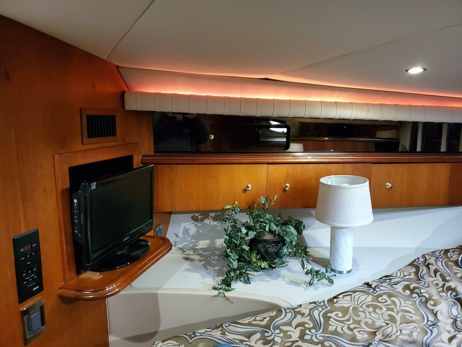 2002 Cruisers Yachts 4270 Express