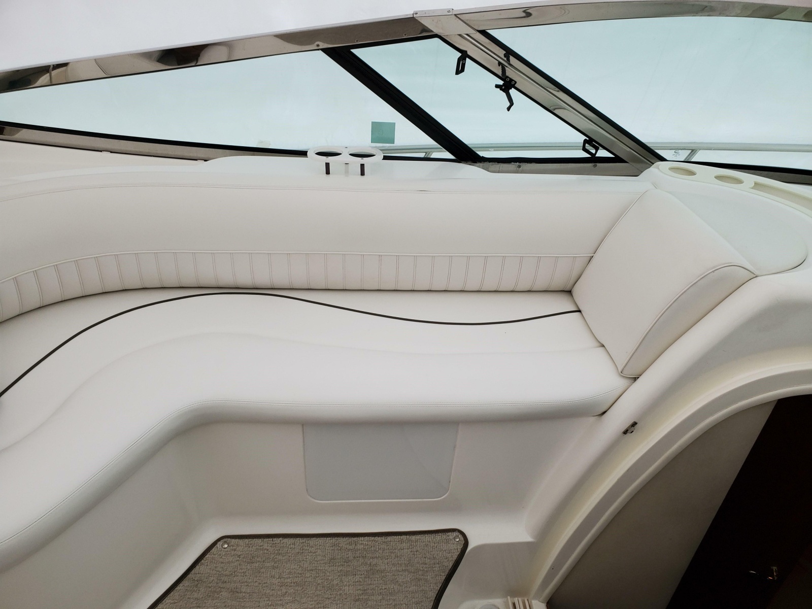 2002 Cruisers Yachts 4270 Express