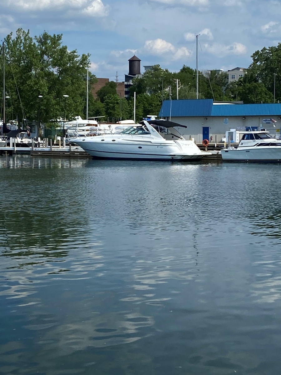 2002 Cruisers Yachts 4270 Express