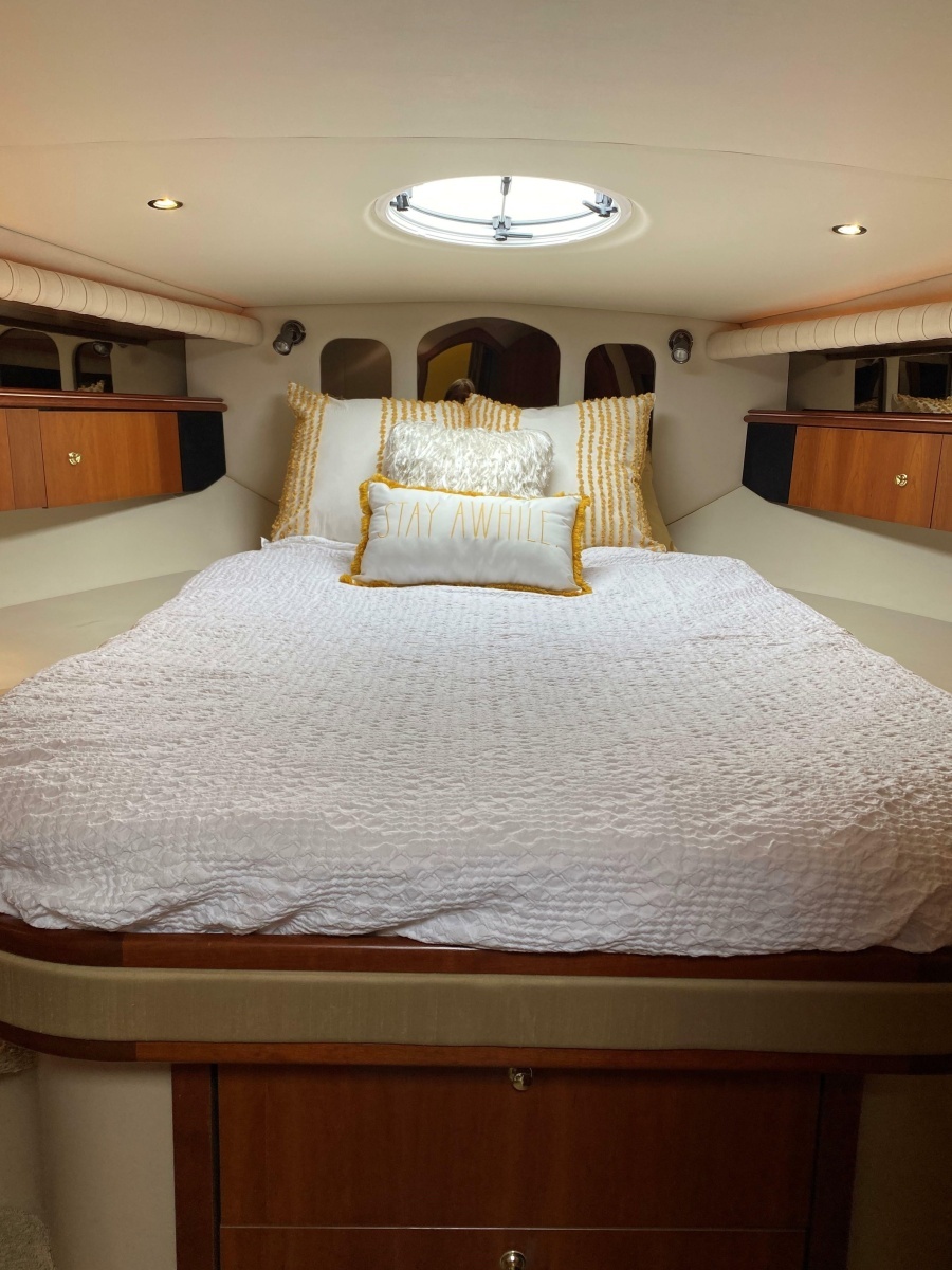 2002 Cruisers Yachts 4270 Express