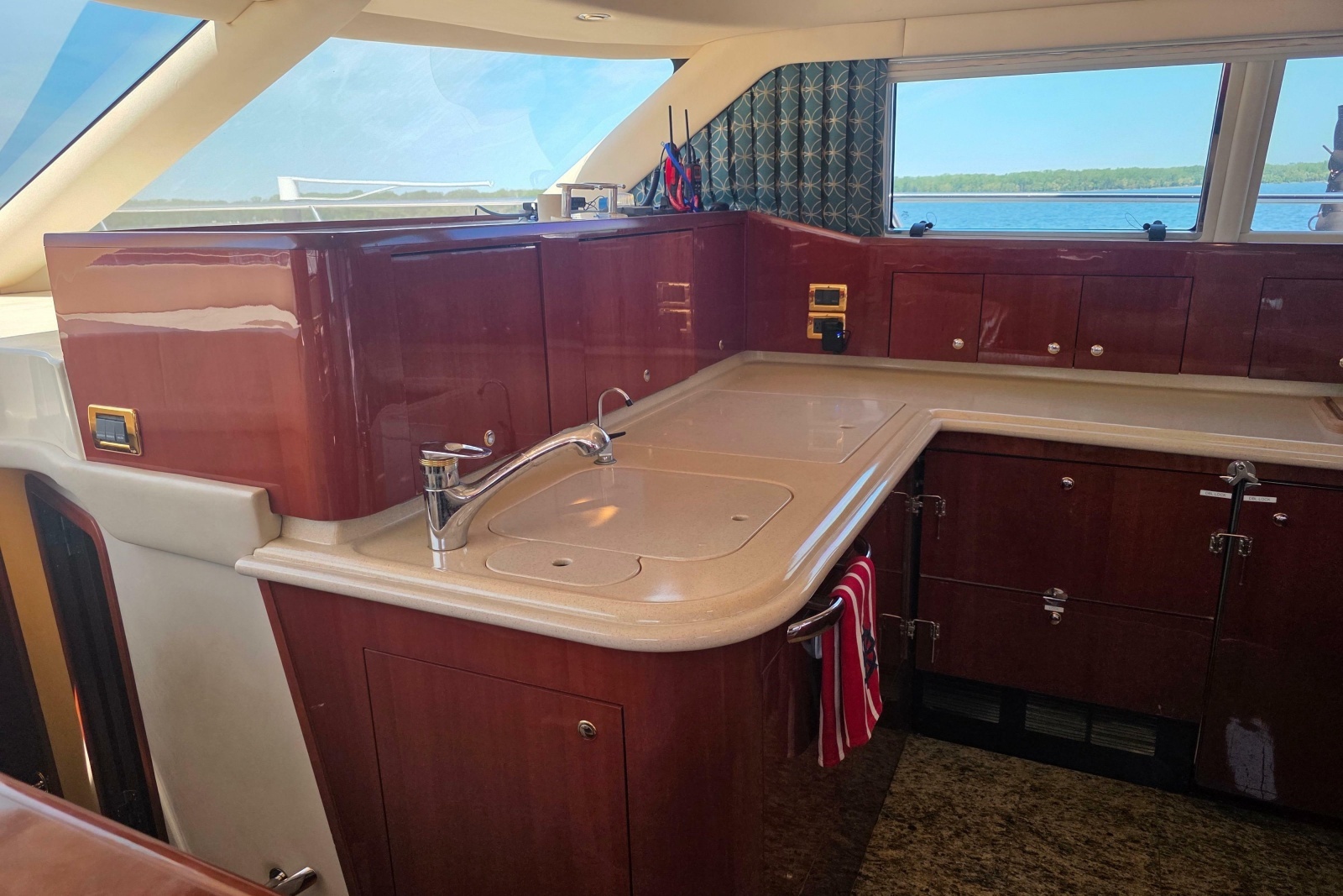 2002 Sea Ray 560 Sedan Bridge